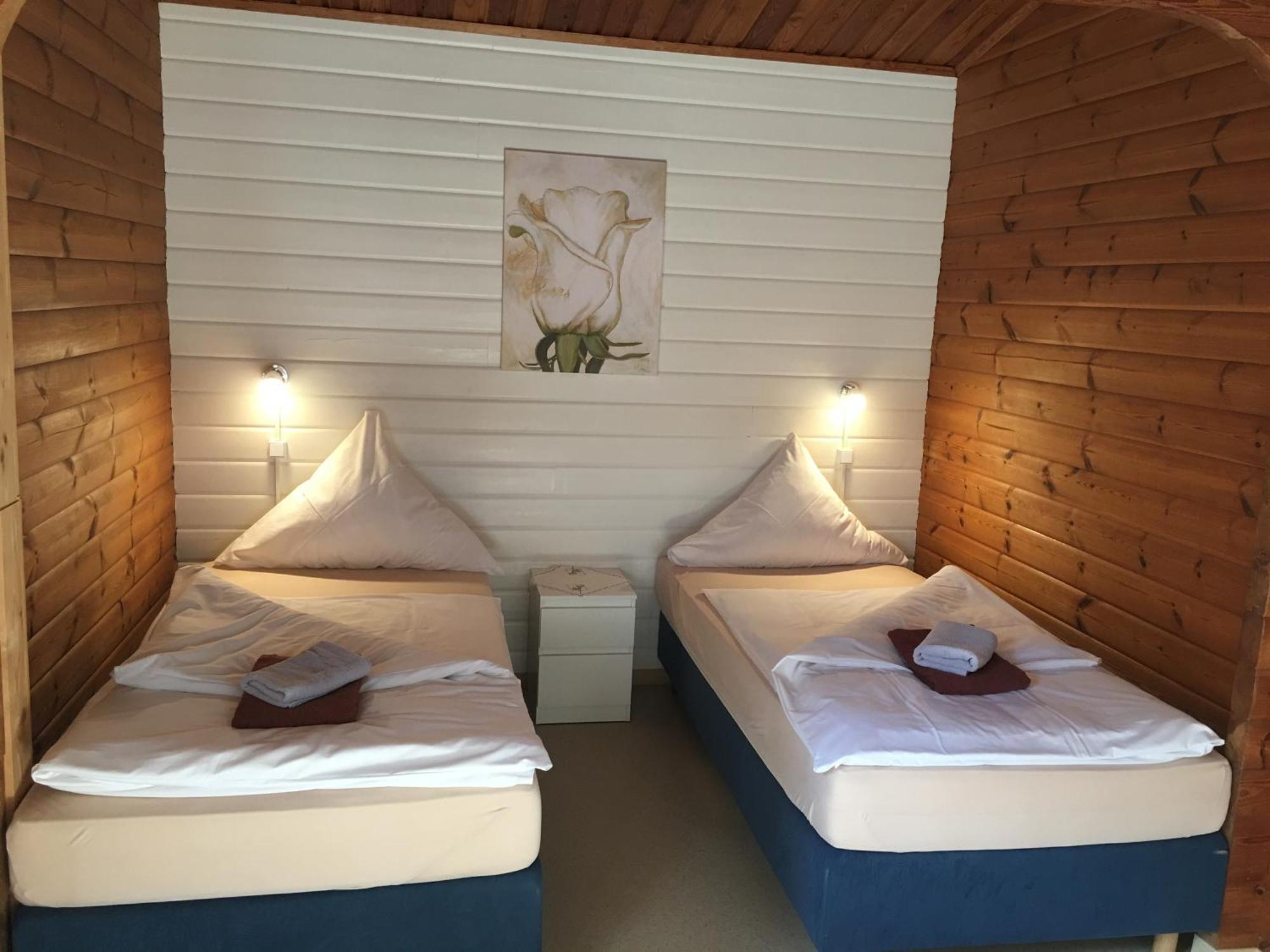 Abb Sportcenter Gaensefurth, Doppelzimmer Ohne Kueche, Standard Doppelzimmer Mit Kueche Hecklingen  外观 照片